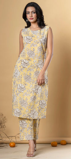 Yellow color Salwar Kameez in Cotton fabric with Floral, Printed work