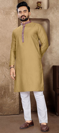 Green color Kurta Pyjamas in Linen fabric with Thread work