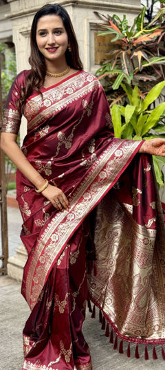 Red and Maroon color Saree in Banarasi Silk fabric with Weaving work