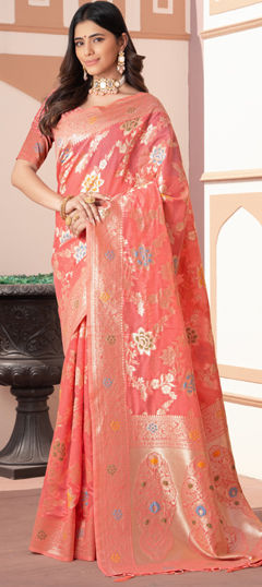 Pink and Majenta color Saree in Silk cotton fabric with Weaving, Zari work