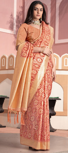 Pink and Majenta color Saree in Cotton fabric with Printed, Weaving work