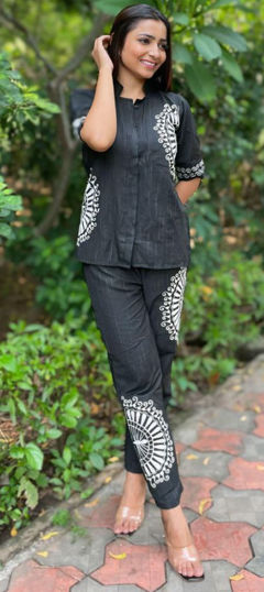 Black and Grey color Salwar Kameez in Cotton fabric with Printed work