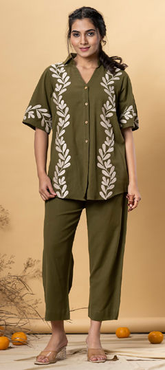 Green color Co-ords Set in Cotton Flex fabric with Embroidered, Resham, Thread work