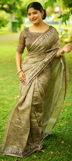 Green color Saree in Cotton fabric with Printed work