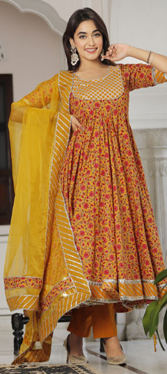 Yellow color Salwar Kameez in Cotton fabric with Floral, Gota Patti, Printed work