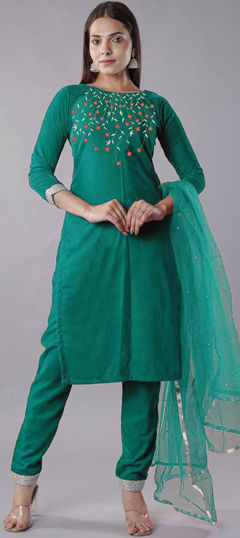 Green color Salwar Kameez in Velvet fabric with Embroidered, Thread work