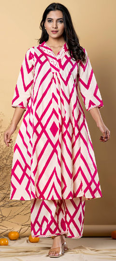Pink and Majenta color Salwar Kameez in Cotton fabric with Printed, Resham, Thread work
