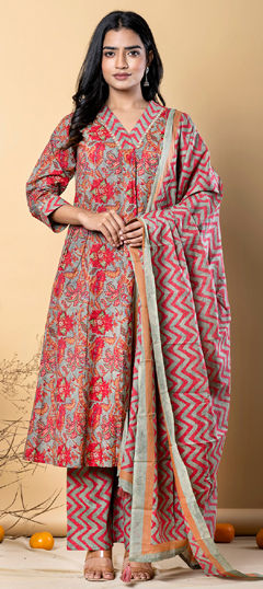 Green color Salwar Kameez in Cotton fabric with Lace, Printed work