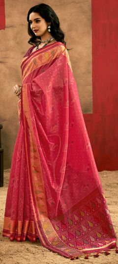 Pink and Majenta color Saree in Handloom fabric with Weaving work