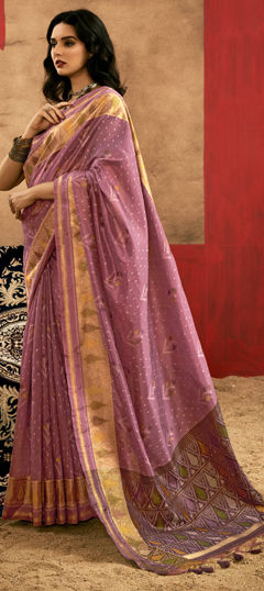 Purple and Violet color Saree in Handloom fabric with Weaving work