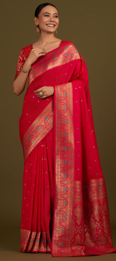 Pink and Majenta color Saree in Banarasi Silk fabric with Weaving, Zari work