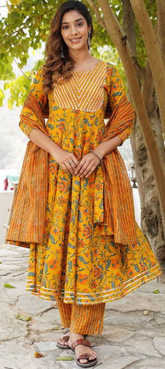 Yellow color Salwar Kameez in Cotton fabric with Floral, Gota Patti, Printed work