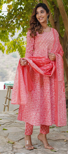 Pink and Majenta color Salwar Kameez in Cotton fabric with Floral, Gota Patti, Printed work