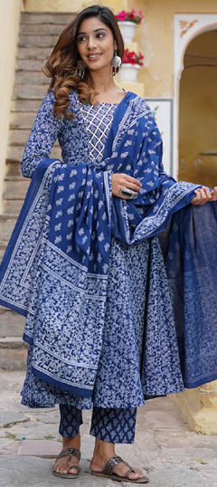 Blue color Salwar Kameez in Cotton fabric with Floral, Gota Patti, Printed work