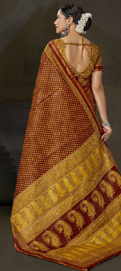 Beige and Brown color Saree in Cotton fabric with Printed work