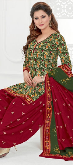 Green color Salwar Kameez in Cotton fabric with Printed work