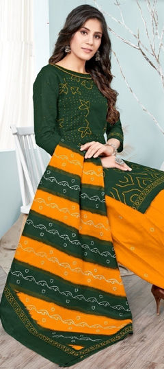 Green color Salwar Kameez in Cotton fabric with Printed work