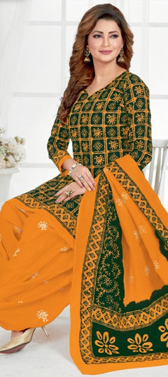 Green color Salwar Kameez in Cotton fabric with Printed work