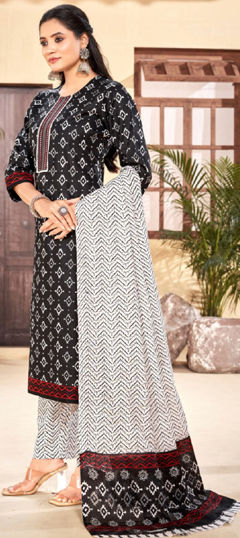 Black and Grey color Salwar Kameez in Cotton fabric with Printed, Resham, Thread work