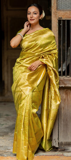 Green color Saree in Blended, Silk fabric with Weaving work