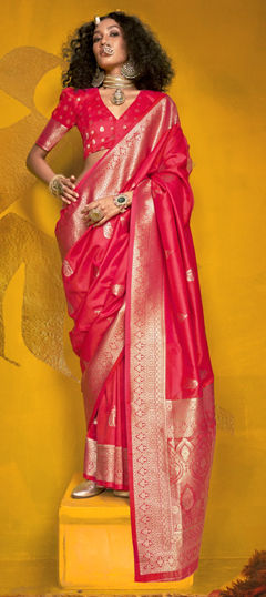 Red and Maroon color Saree in Handloom fabric with Weaving work