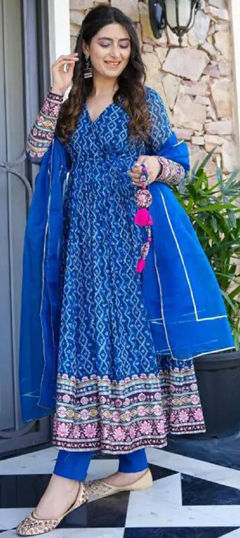 Multicolor color Salwar Kameez in Georgette fabric with Printed, Resham, Thread work