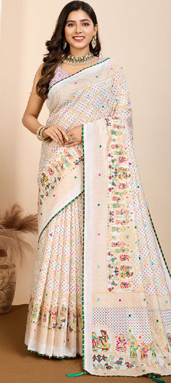 White and Off White color Saree in Muslin fabric with Digital Print work