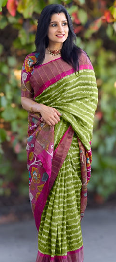 Green color Saree in Linen fabric with Printed work