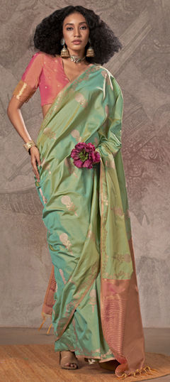 Green color Saree in Handloom fabric with Weaving work