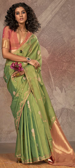 Green color Saree in Handloom fabric with Weaving work