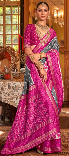 Black and Grey, Pink and Majenta color Saree in Viscose fabric with Printed, Weaving work