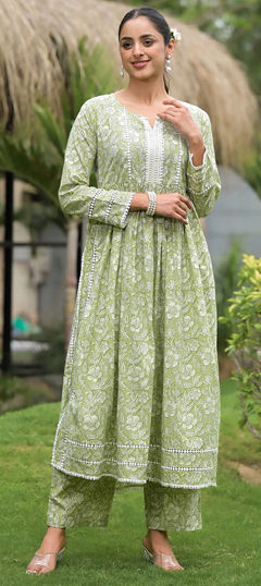 Green color Salwar Kameez in Cotton fabric with Floral, Printed work