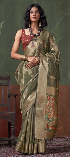 Green color Saree in Handloom fabric with Weaving work