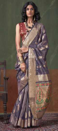 Purple and Violet color Saree in Handloom fabric with Weaving work