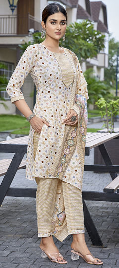 Yellow color Salwar Kameez in Blended Cotton fabric with Printed work