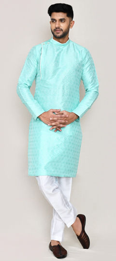 Green color Kurta Pyjamas in Jacquard fabric with Weaving, Zari work