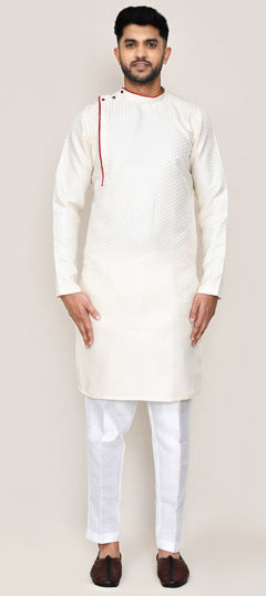 Green color Kurta Pyjamas in Jacquard fabric with Weaving, Zari work