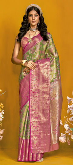 Green color Saree in Handloom fabric with Weaving work