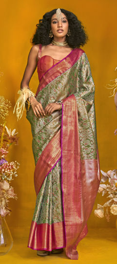 Green color Saree in Handloom fabric with Weaving work