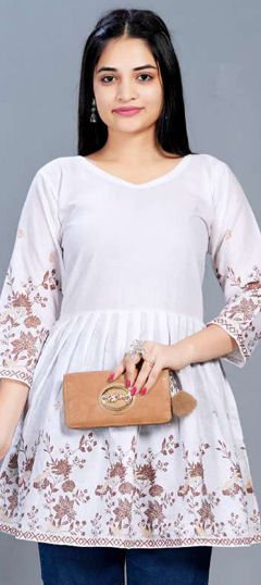 White and Off White color Kurti in Cotton fabric with Digital Print, Floral work
