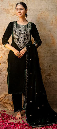Green color Salwar Kameez in Velvet fabric with Embroidered work