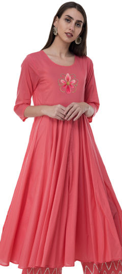 Pink and Majenta color Kurti in Rayon fabric with Embroidered, Thread work