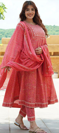 Pink and Majenta color Salwar Kameez in Cotton fabric with Floral, Gota Patti, Printed work