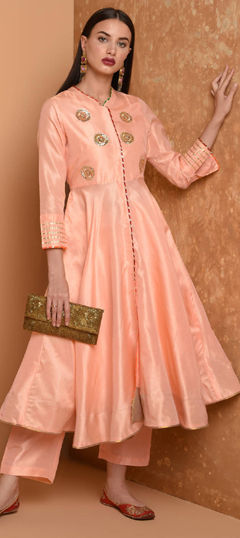 Pink and Majenta color Salwar Kameez in Silk fabric with Patch work