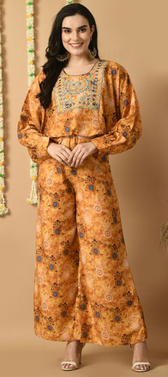 Yellow color Co-ords Set in Muslin fabric with Embroidered, Printed, Resham, Thread work