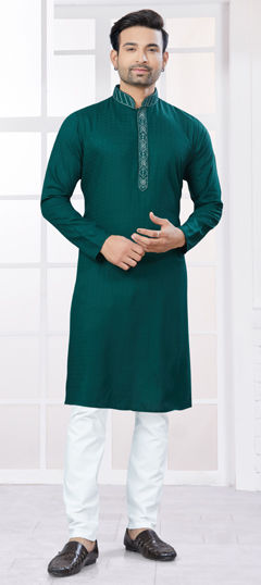 Green color Kurta Pyjamas in Cotton fabric with Embroidered, Thread work