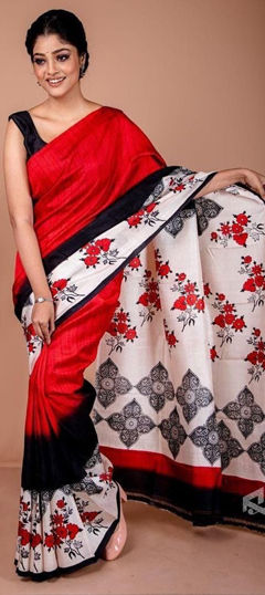 Red and Maroon color Saree in Cotton fabric with Digital Print work