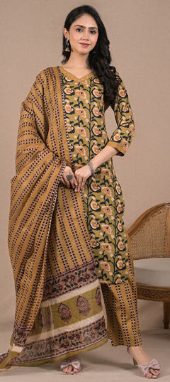 Green color Salwar Kameez in Cotton fabric with Floral, Printed work
