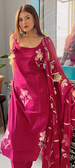 Pink and Majenta color Salwar Kameez in Viscose fabric with Floral, Printed work