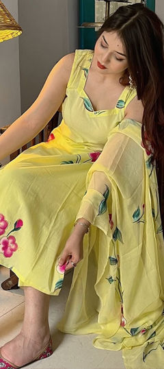 Yellow color Salwar Kameez in Viscose fabric with Floral, Printed work